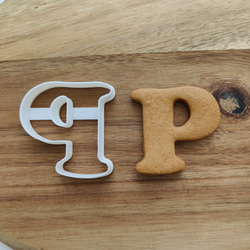 アルファベット【P】  タイプライター風  クッキー型 1枚目の画像