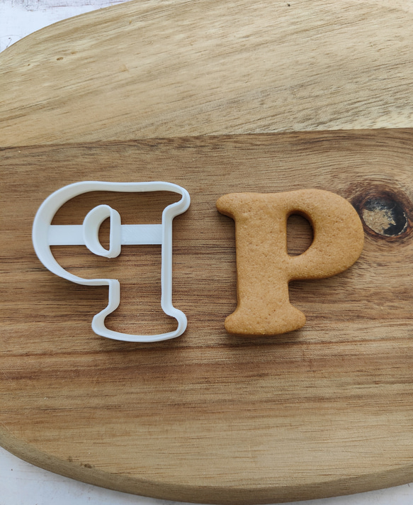 アルファベット【P】  タイプライター風  クッキー型 1枚目の画像