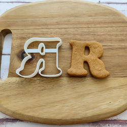 アルファベット【R】  タイプライター風  クッキー型 1枚目の画像