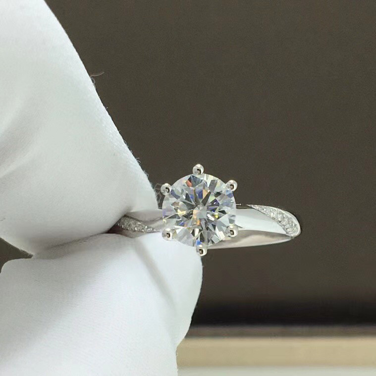 【newデザイン】モアサナイト 　リング　K18WG