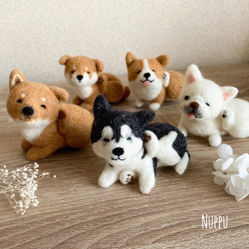 羊毛フェルト まんぷくハスキー犬／置き物 マスコット 羊毛フェルト