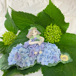 紫陽花新芽葉抜き絵花器(オリジナル陶器）
