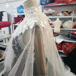 優雅的上衣披肩式波萊羅婚紗綻放透明花朵蕾絲 第3張的照片