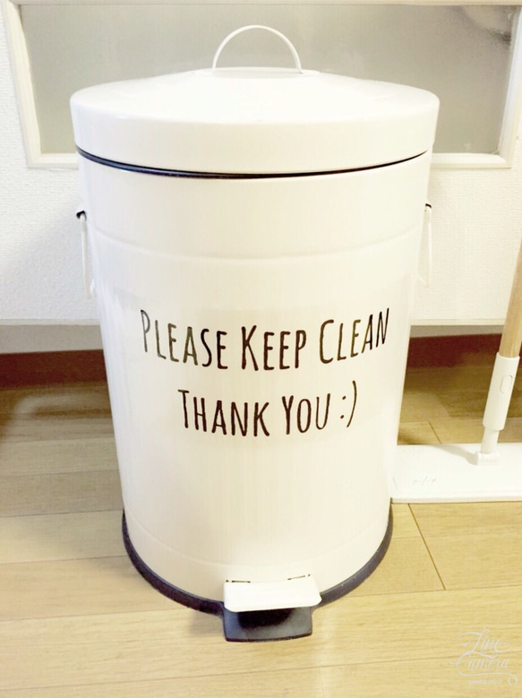 "Please keep clean" トイレやゴミ箱用ステッカー 1枚目の画像