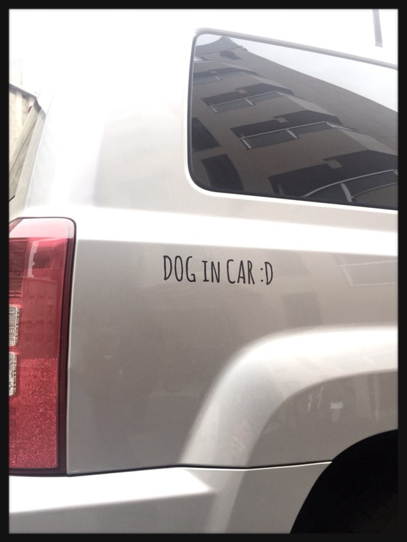" DOG IN CAR :D " 車用ステッカー 3枚目の画像