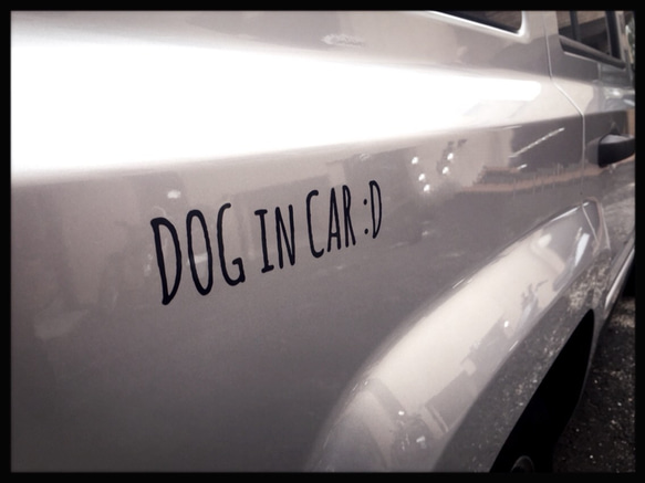 " DOG IN CAR :D " 車用ステッカー 1枚目の画像