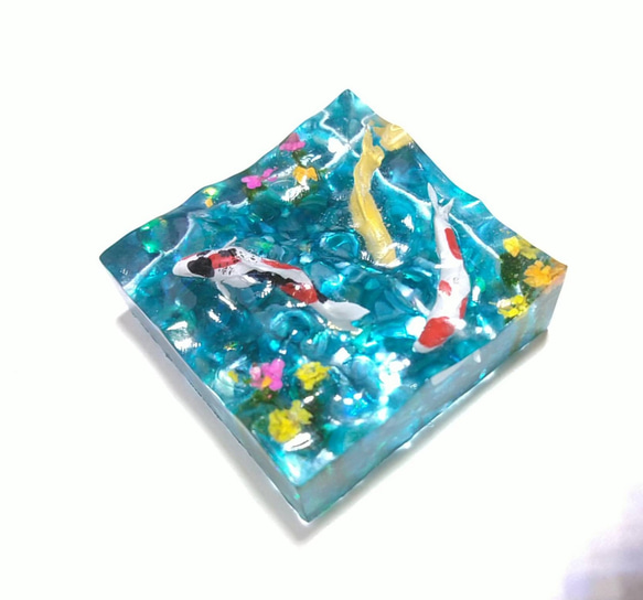 幻想的なモネの池　錦鯉のアクアリウム　レジン(ご希望に合わせてヘアゴムやポニーフック、キーホルダーに☆) 3枚目の画像