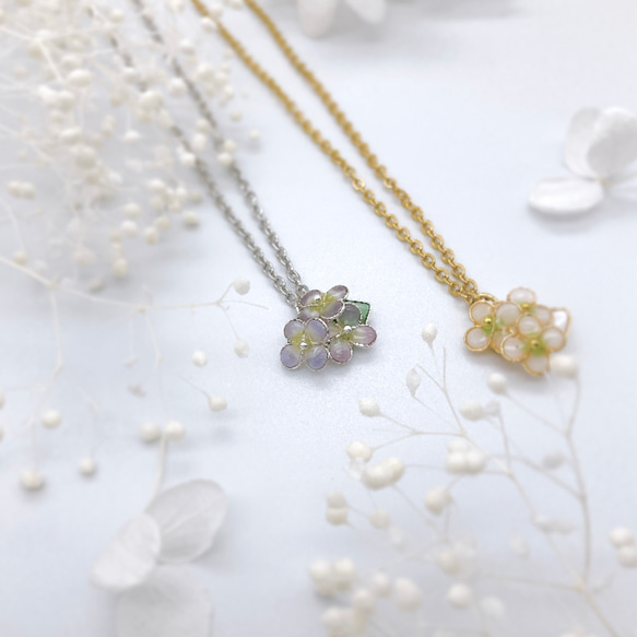 紫陽花のネックレス（秋色紫陽花と白紫陽花） 1枚目の画像
