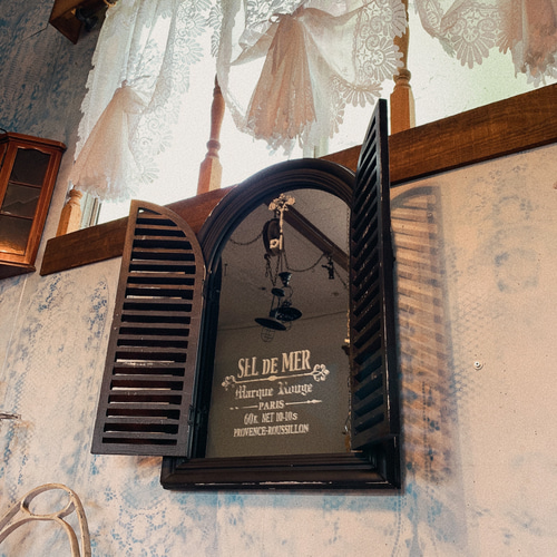 アンティークな部屋 ルーバーミラー 扉鏡 BLACK 大型 壁掛け鏡 窓型 アンティークな部屋 ルーバーミラー 扉鏡 BLACK 大型 壁掛け鏡