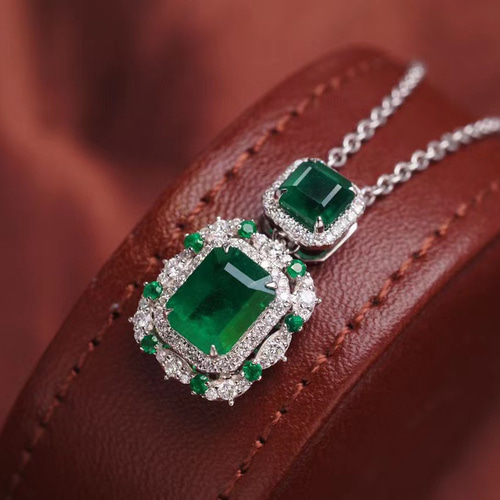 エメラルドペンダントトップ　18k 天然 エメラルド ダイヤ ペンダントトップ 2.22k18 z ペンダント