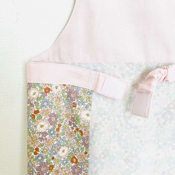 【サイズ130〜150】自分で着れるキッズエプロン 三角巾セット 小花柄×ピンク 5枚目の画像