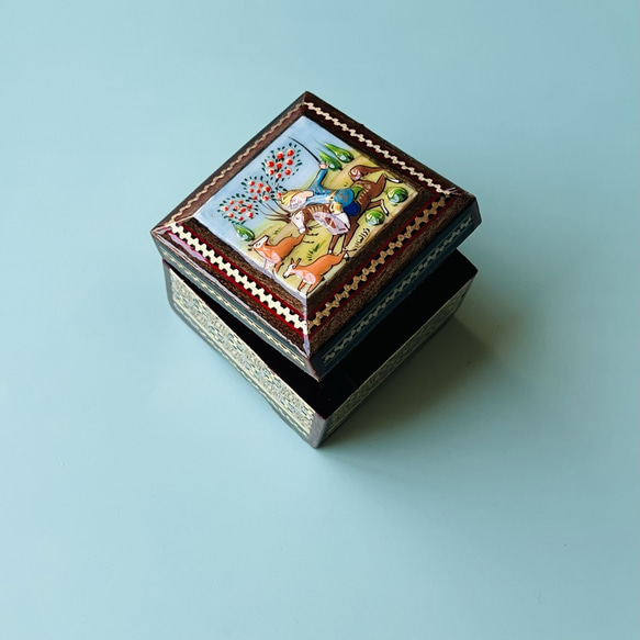 ペルシャの象嵌細工（寄木細工）小箱　正方形 S （6ｃｍ）【ハータムカーリー057】 1枚目の画像