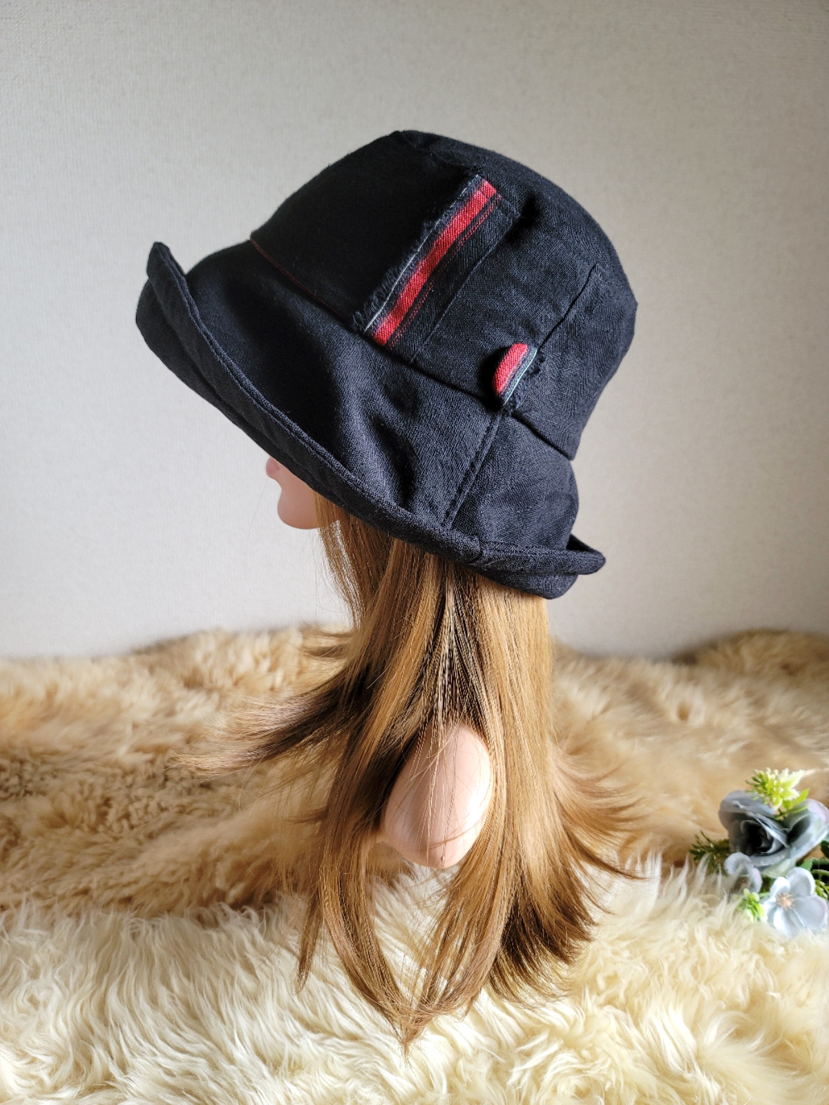 リネン帽子　ブラック★ひとつ持っていると便利なプレーン帽子★くるみボタン　リネン100%