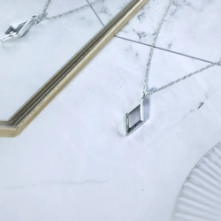 シルバー インゴット スモール ジェムストーン - シンプル 菱形 Silver925 ネックレス/鎖骨チェーン 1枚目の画像