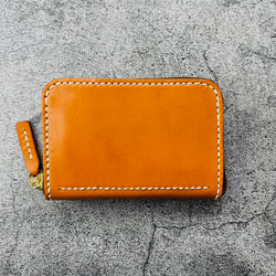 【手縫】キャメル色ミニラウンドジップ本革財布（生成り麻糸）通勤通学用に最小限入るお財布を作りました。 5枚目の画像