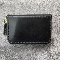 【手縫】黒色ミニラウンドジップ本革財布（黒色麻糸）通勤通学用に最小限入るお財布を作りました。 3枚目の画像