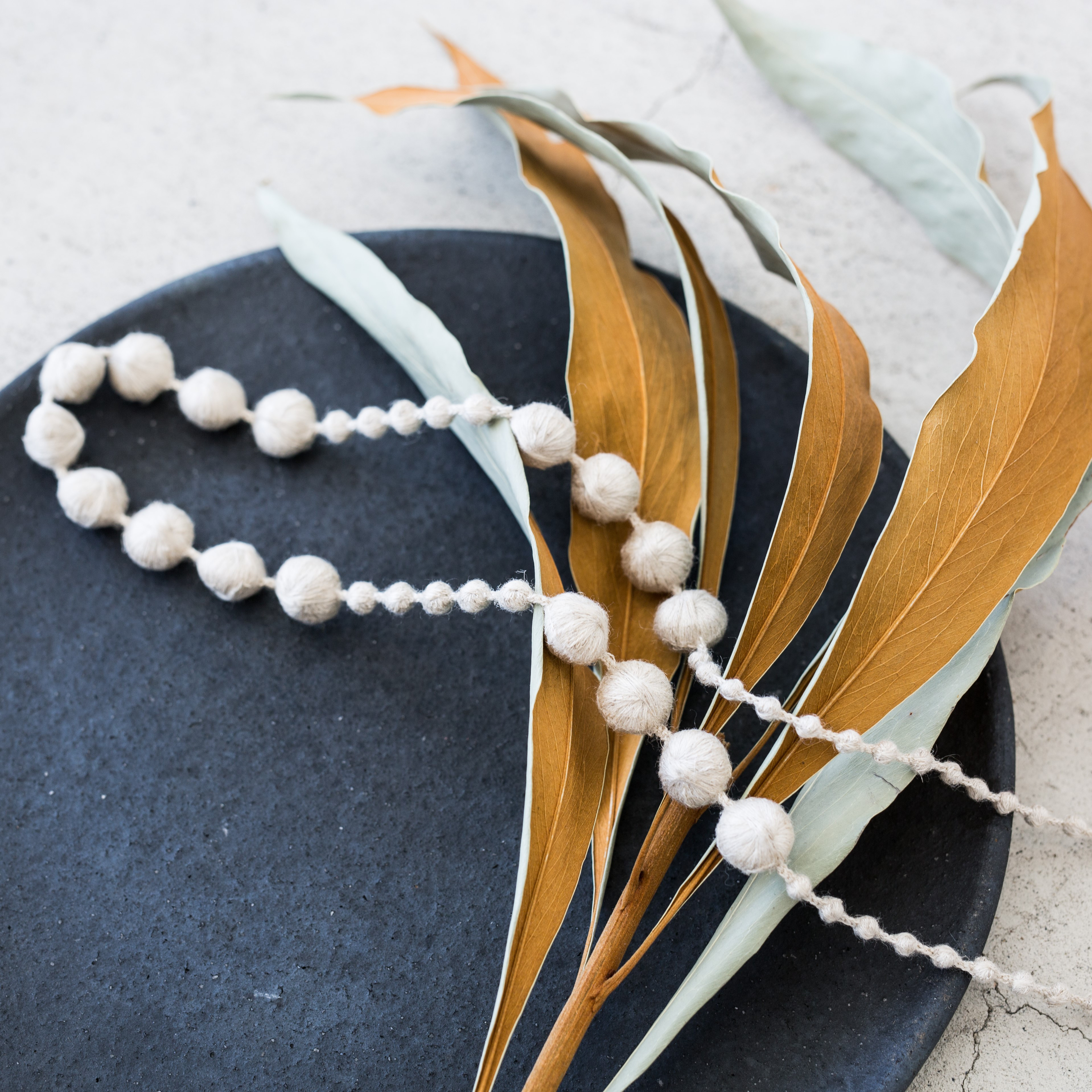 【糸のネックレス】スフィアシルクリネンB　ナチュラル　刺繍　軽い　洗える　上品　シルク　パール 16,940円