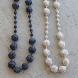 【糸のネックレス】スフィアシルクリネンB　ナチュラル　刺繍　軽い　洗える　上品　シルク　パール 3枚目の画像