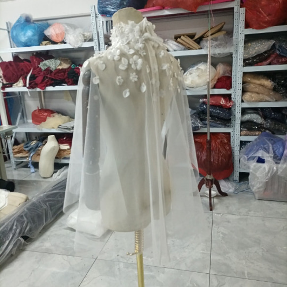 奢華！斗篷式短上衣婚紗，透明花朵蕾絲，新娘/餘興派對/感謝派對 第3張的照片