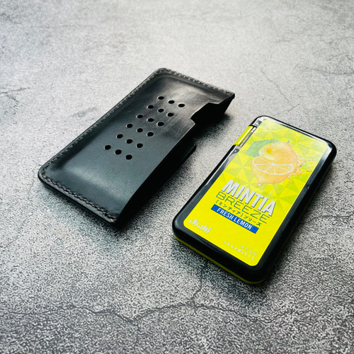 手縫】ミンティアブリーズ用黒色本革ケース（黒麻糸） その他