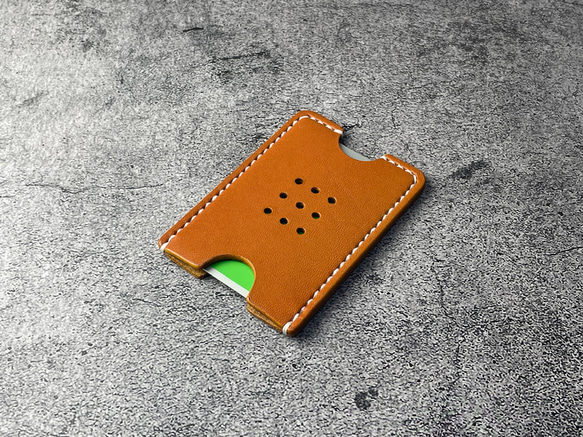 【手縫】Suica・PASMO用キャメル色本革カードケース（生成り麻糸） 3枚目の画像