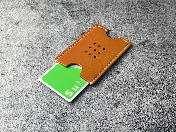 【手縫】Suica・PASMO用キャメル色本革カードケース（生成り麻糸） 2枚目の画像