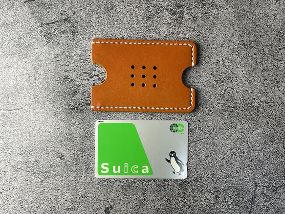 【手縫】Suica・PASMO用キャメル色本革カードケース（生成り麻糸） 9枚目の画像