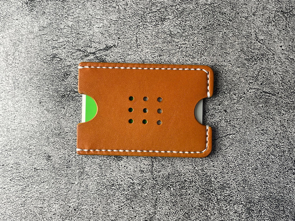 【手縫】Suica・PASMO用キャメル色本革カードケース（生成り麻糸） 5枚目の画像