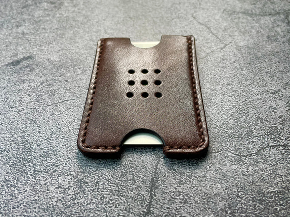 【手縫】Suica・PASMO用チョコ色本革カードケース（焦茶麻糸） 8枚目の画像