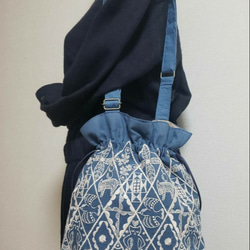 ミナペルホネン  シンフォニー　巾着　バッグ　ポシェット　斜めがけバッグ　新色　チェック&ストライプ　リネン 3枚目の画像