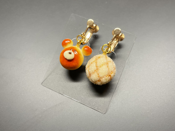 《受注生産》くまパンとメロンパンイヤリング/ピアス　フェイクスイーツ 1枚目の画像