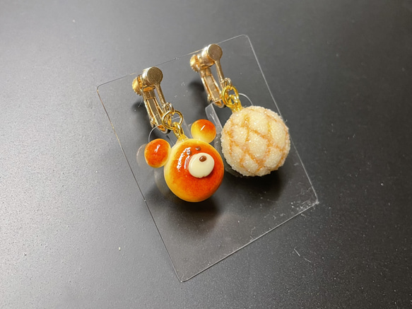 《受注生産》くまパンとメロンパンイヤリング/ピアス　フェイクスイーツ 3枚目の画像
