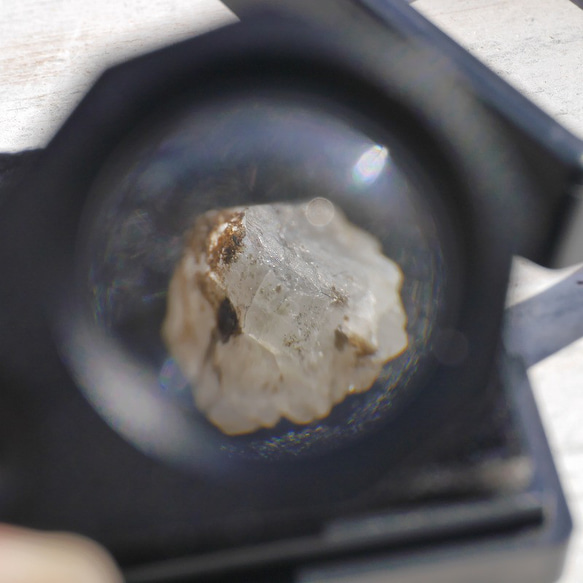 天然石フェナカイト2個セット合計約1.1ct(ブラジル産)結晶原石ルースケース付属鉱物[phe-220527-06] 4枚目の画像