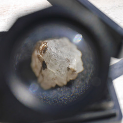天然石フェナカイト2個セット合計約1.1ct(ブラジル産)結晶原石ルースケース付属鉱物[phe-220527-06] 2枚目の画像