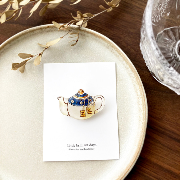 ”Breakfast” teapot brooch｜青い紅茶のティーポットのブローチ 3枚目の画像