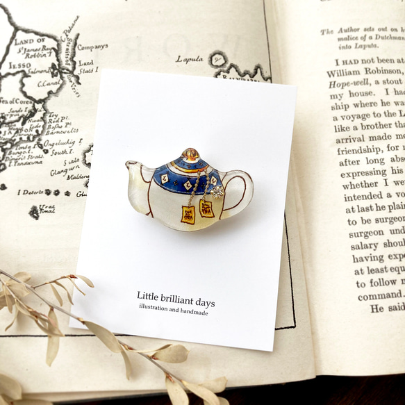 ”Breakfast” teapot brooch｜青い紅茶のティーポットのブローチ 2枚目の画像