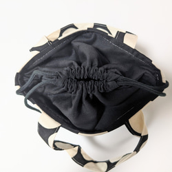 Sale！巾着付き・バケツ型帆布トートバッグ・ドット柄（ブラック＆エクリュドット）＆ブラック 4枚目の画像