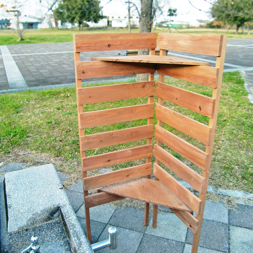 ハンドメイド　コーナーラック 木製 飾り棚　可動棚 コーナーラック デイスプレイ棚 可動式の棚板2枚付 ガーデニング 園芸