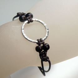 Silver Circle Bracelet with Leather Cord 3枚目の画像