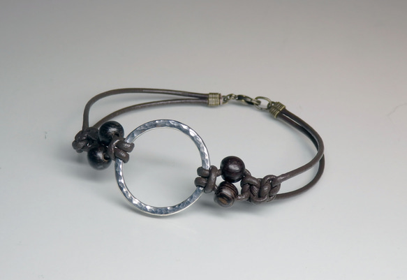 Silver Circle Bracelet with Leather Cord 1枚目の画像