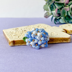 刺繍糸で編んだ紫陽花ブローチ(ブルー)紫陽花ハンドメイド2023 7枚目の画像