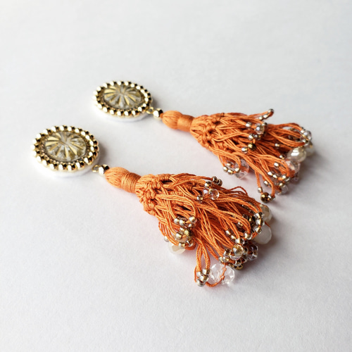 ビーズ刺繍2段タッセルイヤリングorピアス(オレンジ)/No.22-0507