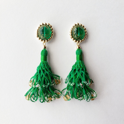 ビーズ刺繍2段タッセルイヤリングorピアス(グリーン)/No.22-0506 