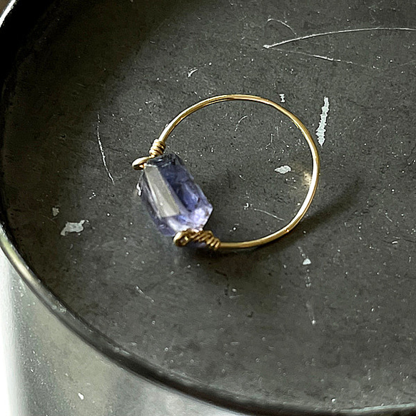 アイオライト　スクエアタンブルのワイヤーリング　１４KGF （サイズ変更） 2枚目の画像