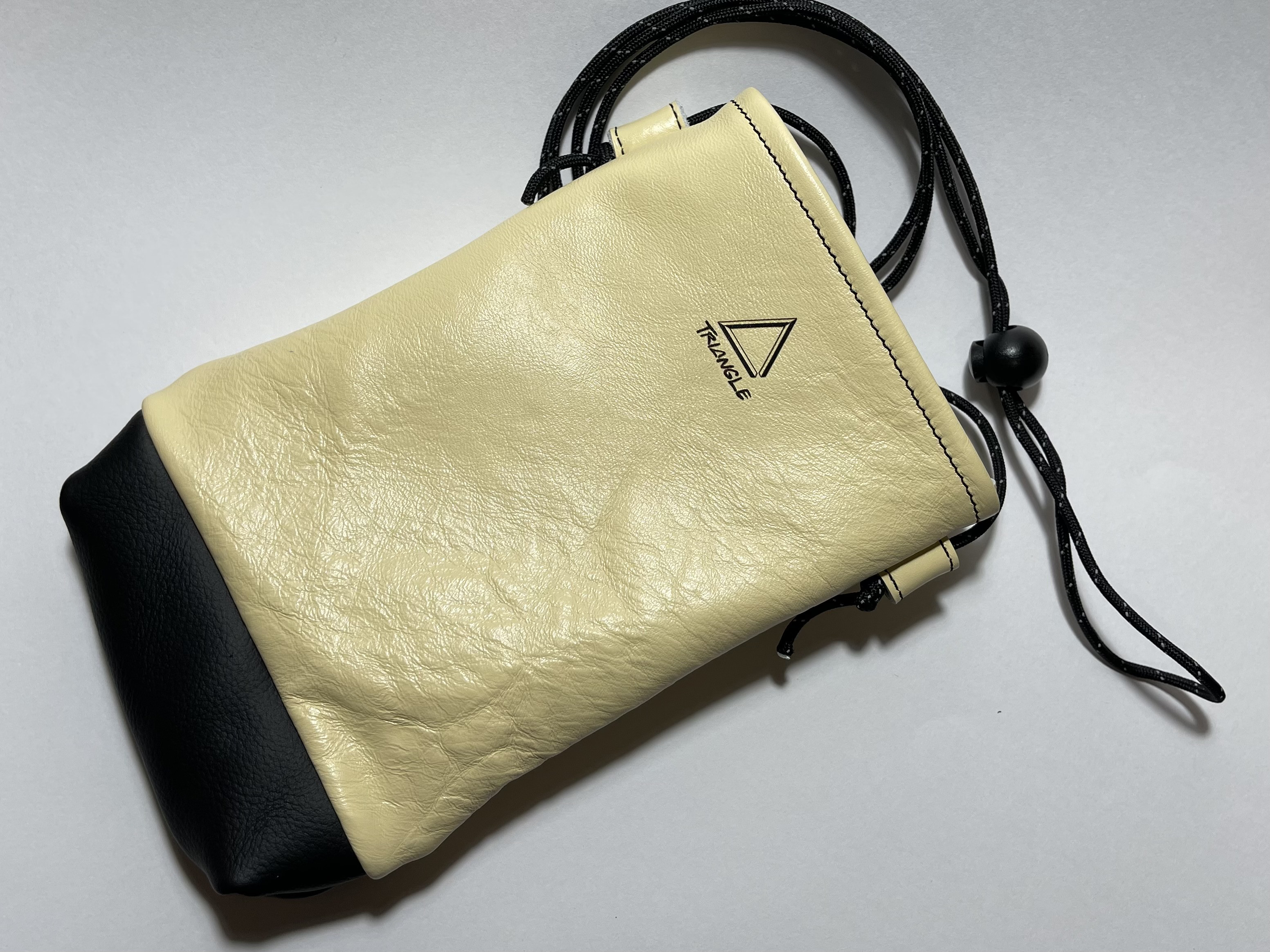 ベージュブラックレザーサコッシュ Beige & Black Leather Sacoche （scc-03）