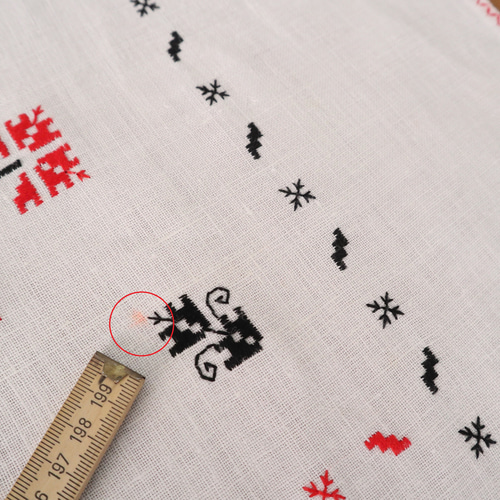 ドイツの手仕事/ 赤と黒の幾何学模様の繊細な手刺繍 リネン生地