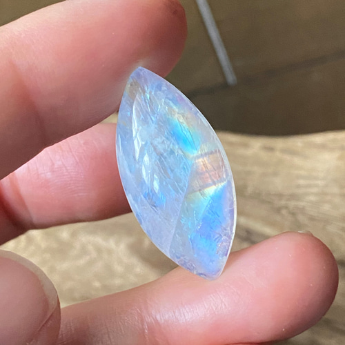 レインボームーンストーン（ホワイトラブラドライト）White