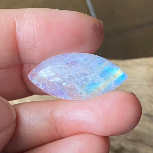 レインボームーンストーン（ホワイトラブラドライト）White