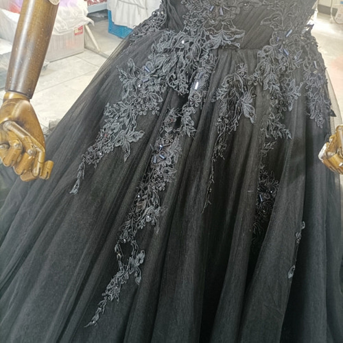 豪華！黒カラードレス キラキラのハンドビーディング ベアトップ 背中  