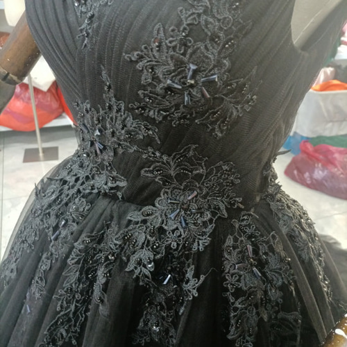 豪華！黒カラードレス キラキラのハンドビーディング ベアトップ 背中  